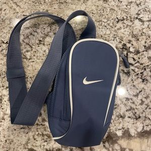 Nike Sportswear Essentials Crossbody Bag- Blue